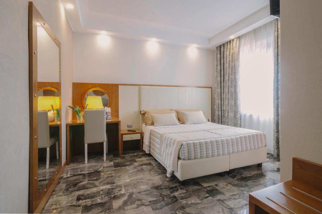 Piccolo Hotel Palosco ภายนอก รูปภาพ