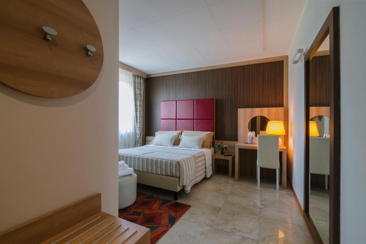 Piccolo Hotel Palosco ภายนอก รูปภาพ