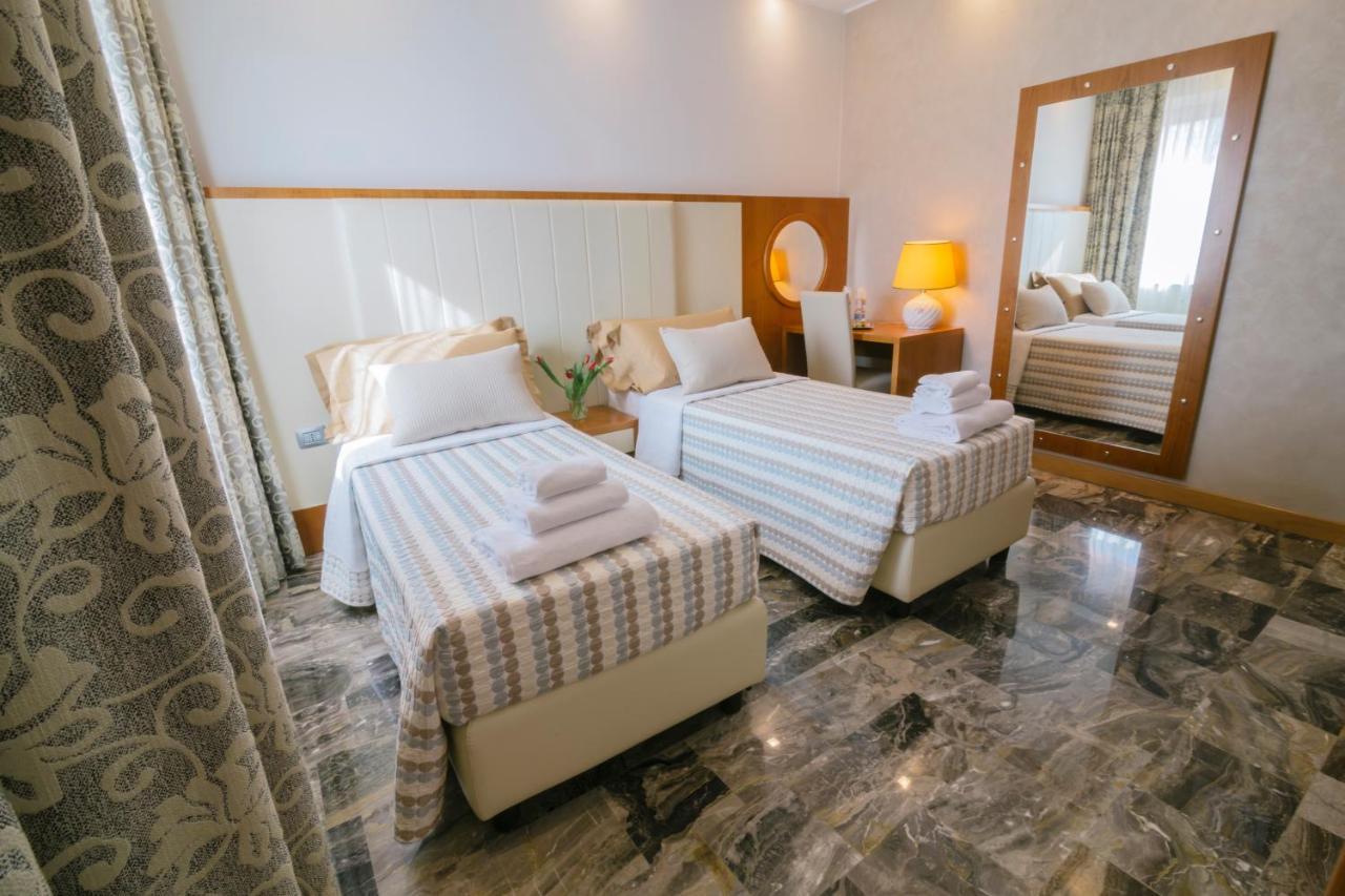 Piccolo Hotel Palosco ภายนอก รูปภาพ